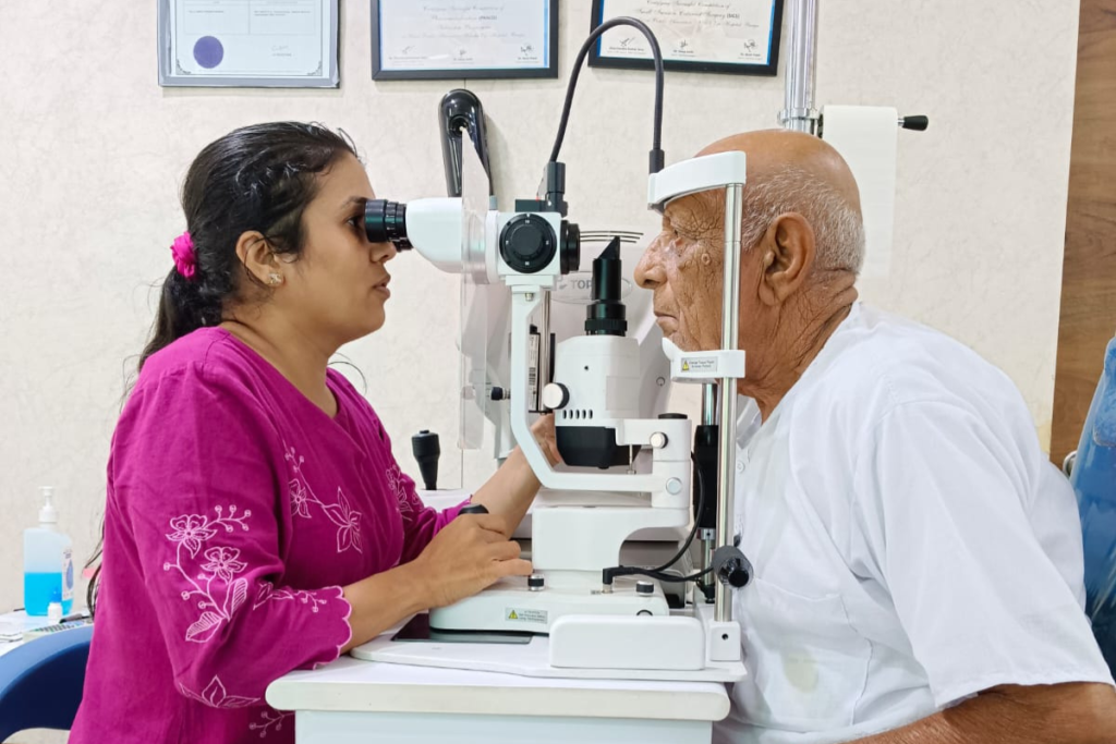 Computerized eye check-up in Ahmedabad