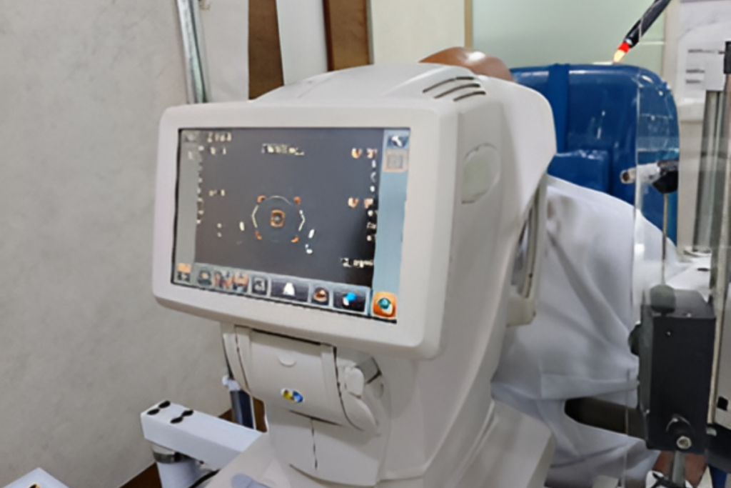 Computerized eye check-up in Ahmedabad